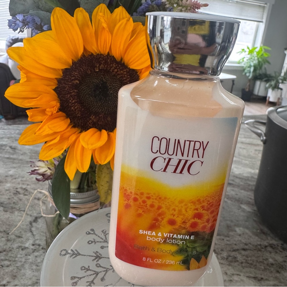 Bath & Body Works COUNTRY CHIC Lotion Shea & Vitamin E 8 Ounces - Picture 4 of 4